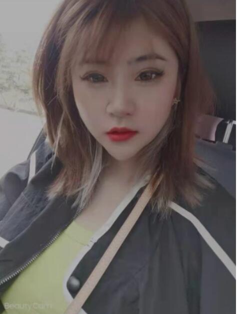 大胸美女秋子