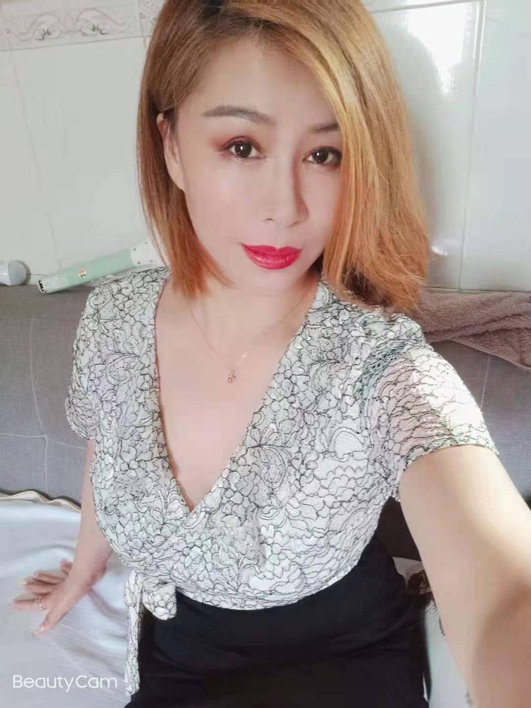 胸大风sao熟女
